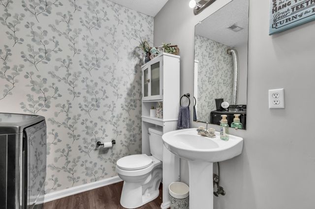1019 Hedge Apple Dr, Clarksville, TN 37040