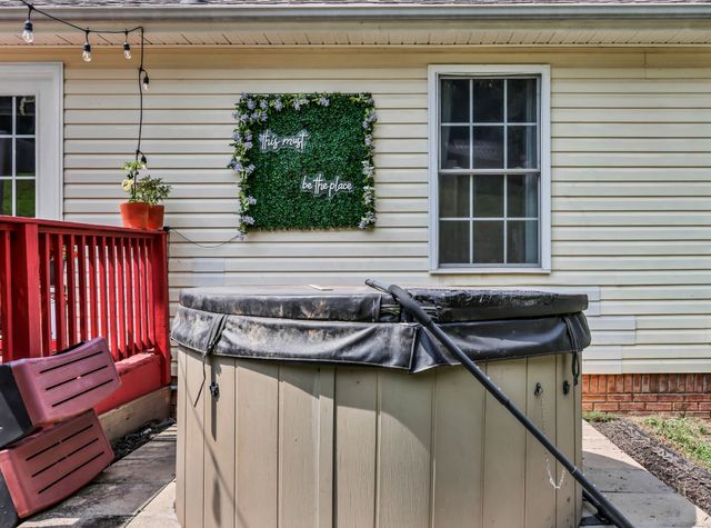 1019 Hedge Apple Dr, Clarksville, TN 37040