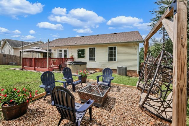 1019 Hedge Apple Dr, Clarksville, TN 37040