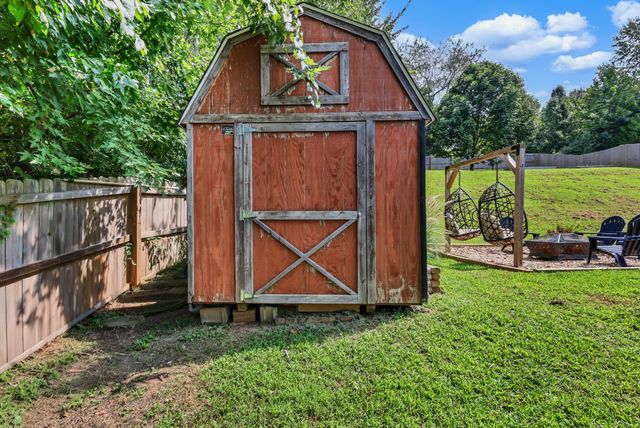 1019 Hedge Apple Dr, Clarksville, TN 37040