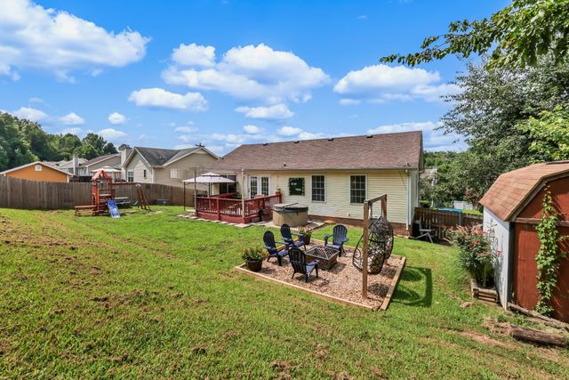 1019 Hedge Apple Dr, Clarksville, TN 37040