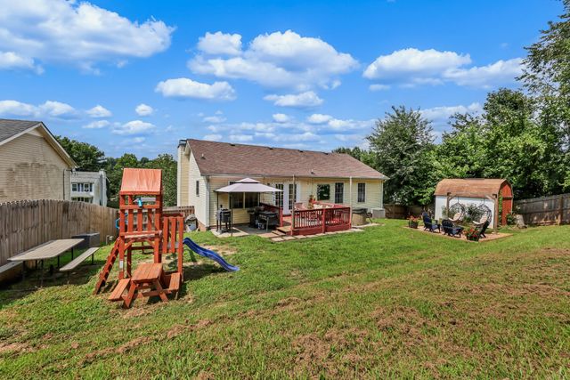 1019 Hedge Apple Dr, Clarksville, TN 37040