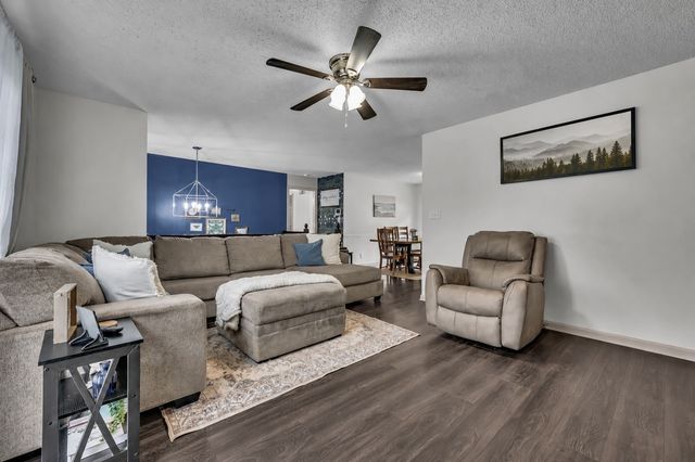 1019 Hedge Apple Dr, Clarksville, TN 37040