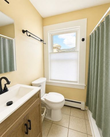 27 Holyoke St, Easthampton, MA 01027