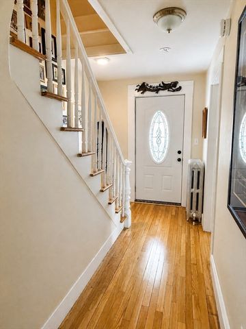 27 Holyoke St, Easthampton, MA 01027