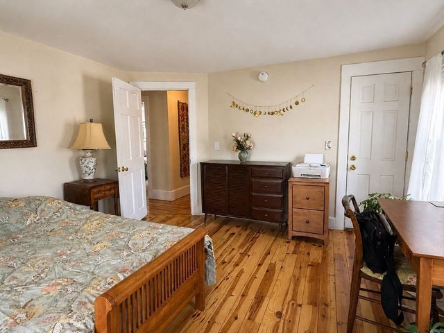 27 Holyoke St, Easthampton, MA 01027