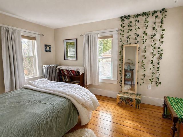 27 Holyoke St, Easthampton, MA 01027