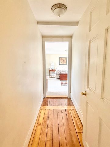 27 Holyoke St, Easthampton, MA 01027