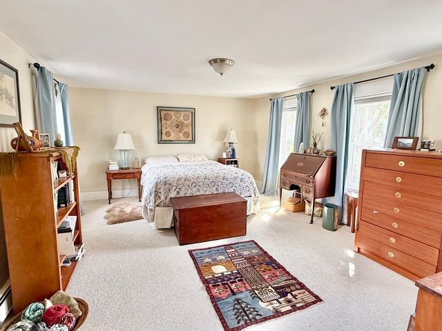 27 Holyoke St, Easthampton, MA 01027