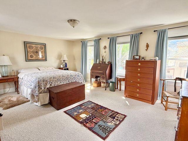 27 Holyoke St, Easthampton, MA 01027