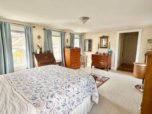 27 Holyoke St, Easthampton, MA 01027