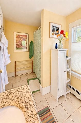 27 Holyoke St, Easthampton, MA 01027