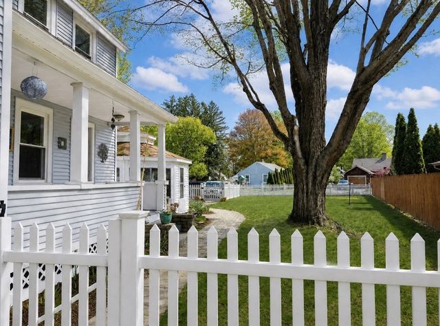 27 Holyoke St, Easthampton, MA 01027