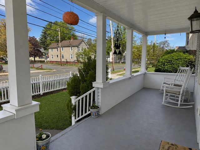 27 Holyoke St, Easthampton, MA 01027