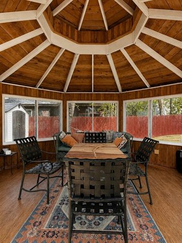 27 Holyoke St, Easthampton, MA 01027