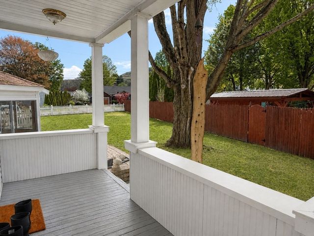 27 Holyoke St, Easthampton, MA 01027
