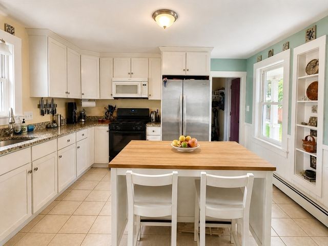 27 Holyoke St, Easthampton, MA 01027