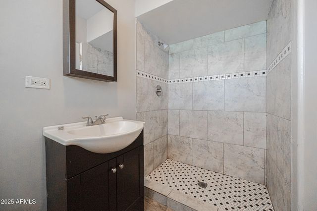 1505 E HARVARD Street B, Phoenix, AZ 85006