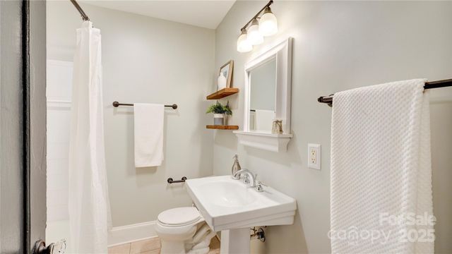 2304 Laburnum Avenue, Charlotte, NC 28205