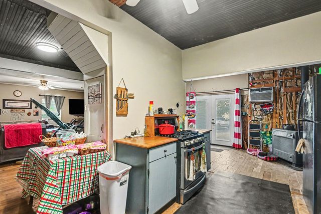 1060 County Road 4360, Decatur, TX 76234