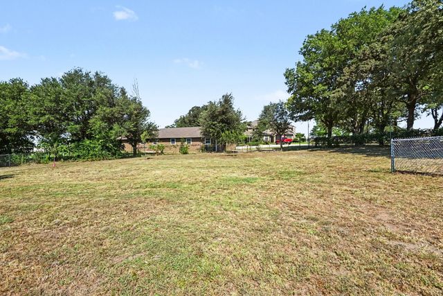 1060 County Road 4360, Decatur, TX 76234
