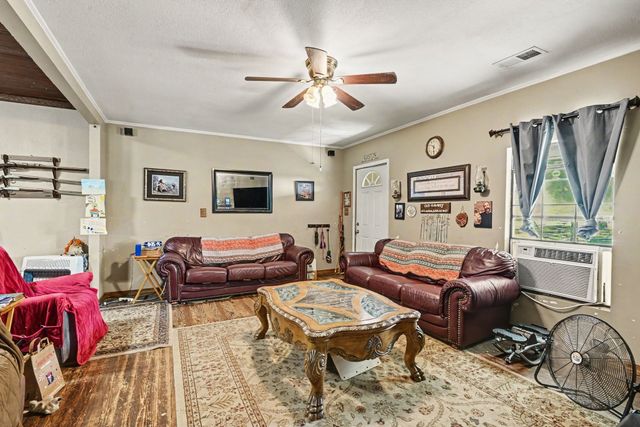 1060 County Road 4360, Decatur, TX 76234