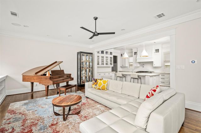 951 Euclid Street, Houston, TX 77009