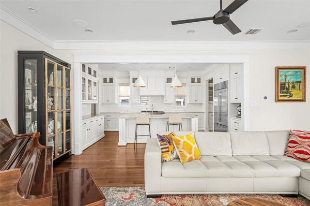 951 Euclid Street, Houston, TX 77009