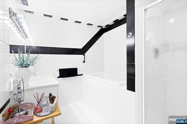 2 Roger Avenue, Wanaque, NJ 07420