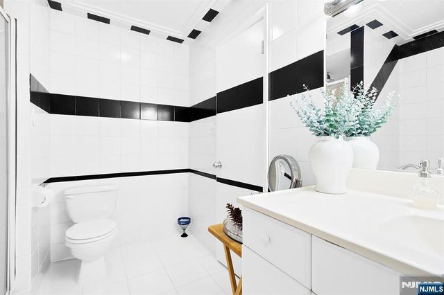 2 Roger Avenue, Wanaque, NJ 07420