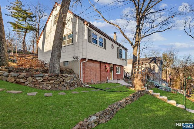 2 Roger Avenue, Wanaque, NJ 07420