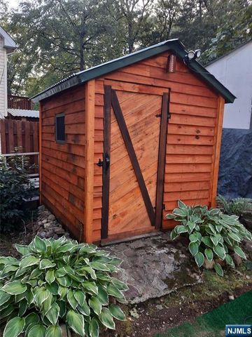 2 Roger Avenue, Wanaque, NJ 07420