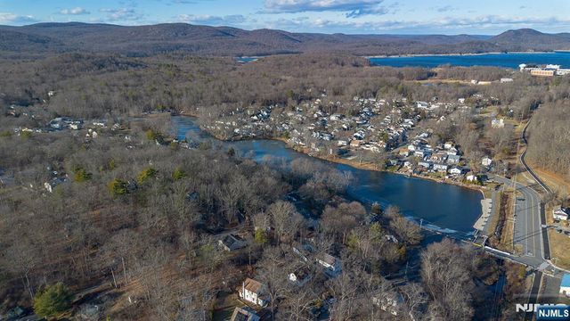 2 Roger Avenue, Wanaque, NJ 07420