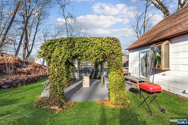 2 Roger Avenue, Wanaque, NJ 07420