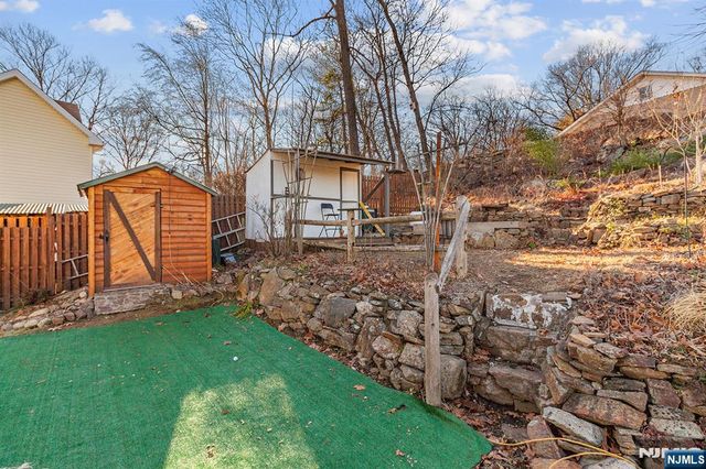 2 Roger Avenue, Wanaque, NJ 07420