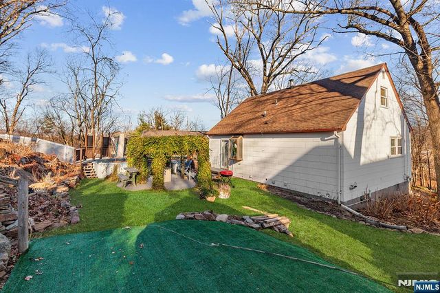 2 Roger Avenue, Wanaque, NJ 07420