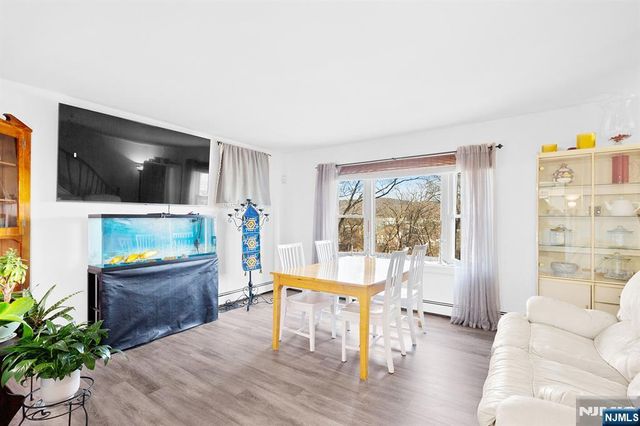 2 Roger Avenue, Wanaque, NJ 07420