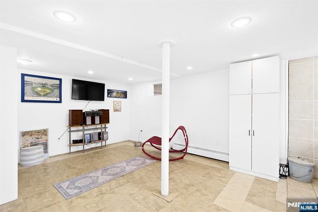 2 Roger Avenue, Wanaque, NJ 07420