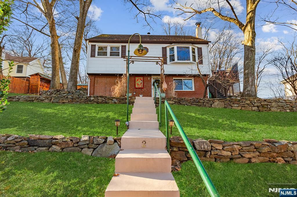 2 Roger Avenue, Wanaque, NJ 07420