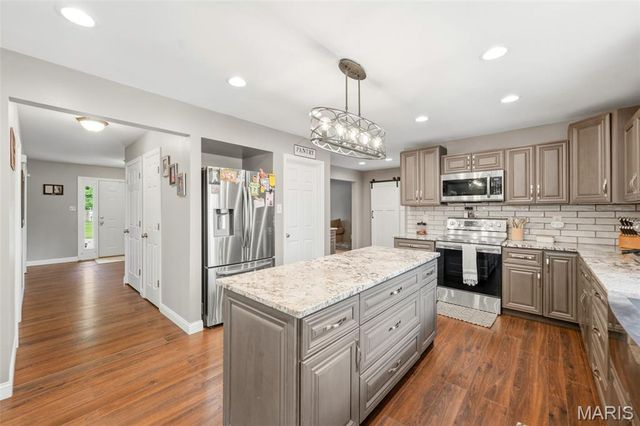 191 Abington Drive, St Peters, MO 63376