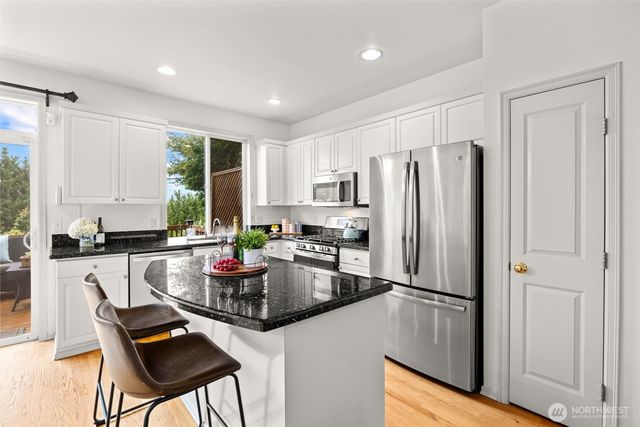 1301 225th Place SE, Sammamish, WA 98075