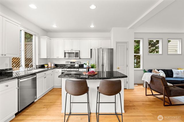 1301 225th Place SE, Sammamish, WA 98075