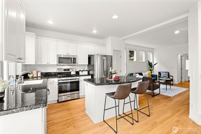 1301 225th Place SE, Sammamish, WA 98075