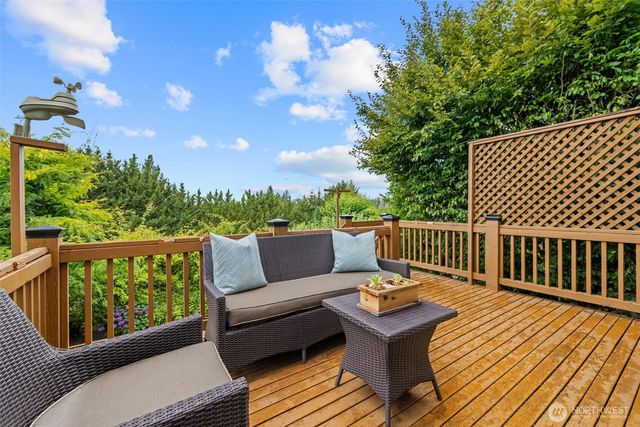 1301 225th Place SE, Sammamish, WA 98075