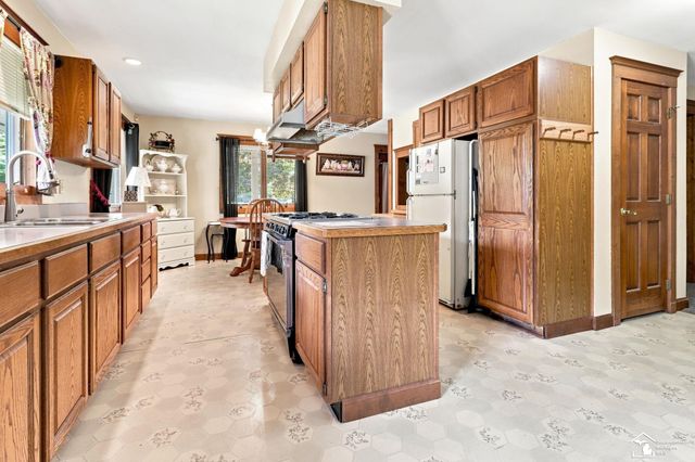 2242 Carleton West Road, Carleton, MI 48117