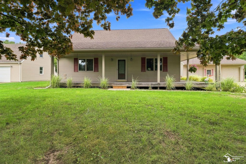 2242 Carleton West Road, Carleton, MI 48117