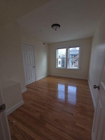 49 Woodcliff St 3, Boston, MA 02125