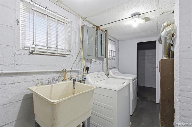 26739 W Outer Drive, Ecorse, MI 48229
