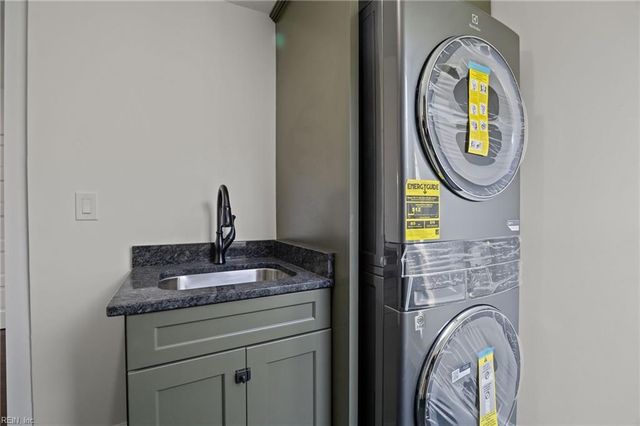 988 Michaelwood DR, Virginia Beach, VA 23452