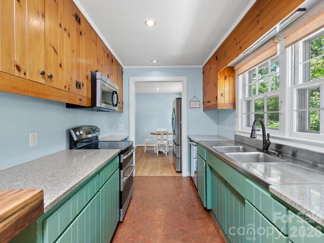242 N Hills Drive, Hendersonville, NC 28791